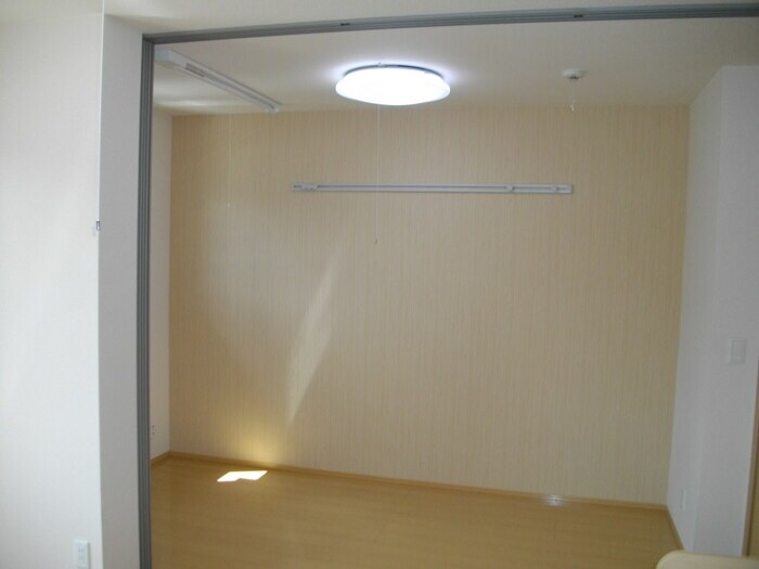 物件内観写真3　(洋室)