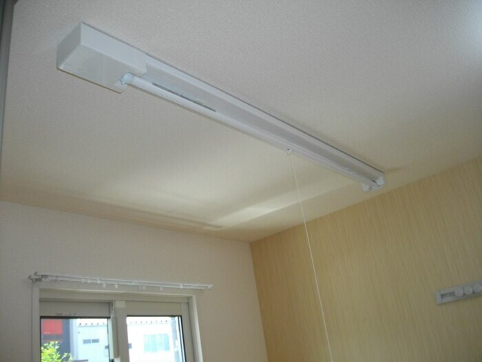 物件内観写真12　(室内物干)