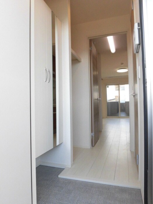 物件内観写真10　(玄関)