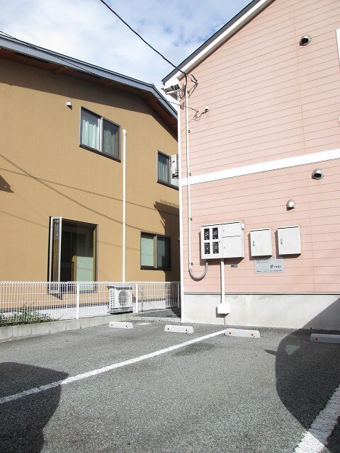 物件外観写真2　(駐車場)