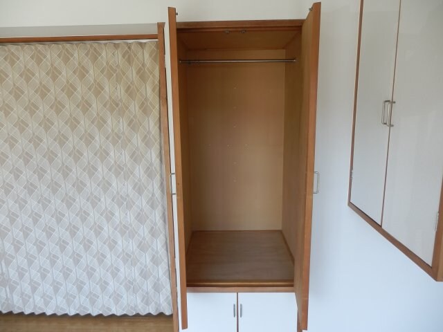 物件内観写真10　(大きなスペースがあり、収納には困りません)
