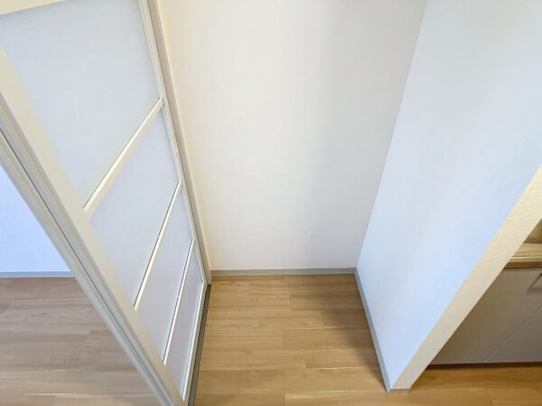 建物設備(キッチン脇冷蔵庫等置き場)
