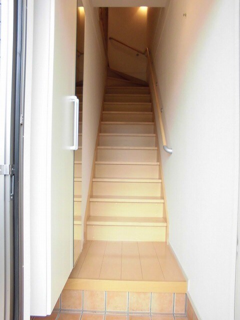 物件内観写真7　(玄関)