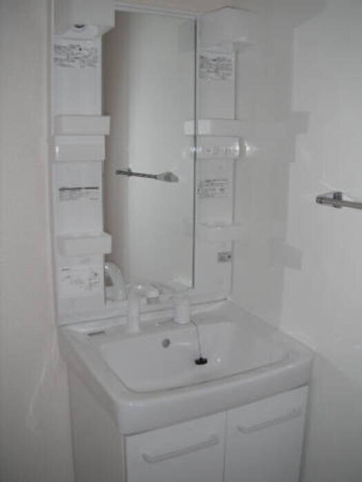 物件内観写真2　(洗髪洗面化粧台)