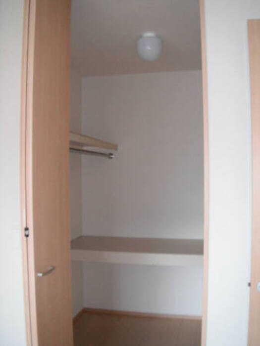 物件内観写真5　(ウォークインクローゼット)