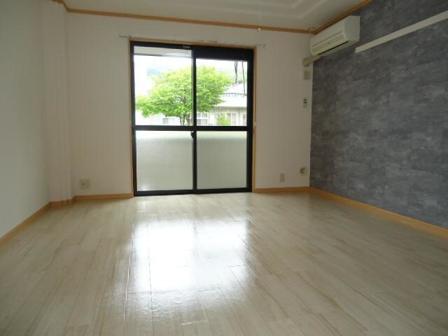 物件内観写真4　(洋室)