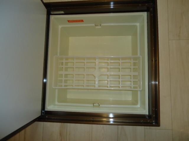 物件内観写真13　(床下収納)