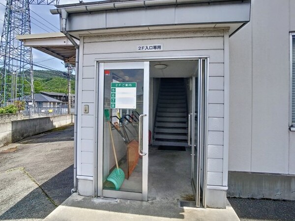 エントランス(２F事務所入口)