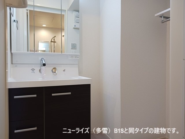 物件内観写真8　(洗面所)