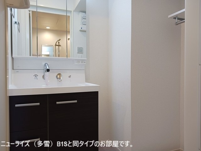 物件内観写真6　(洗面所)