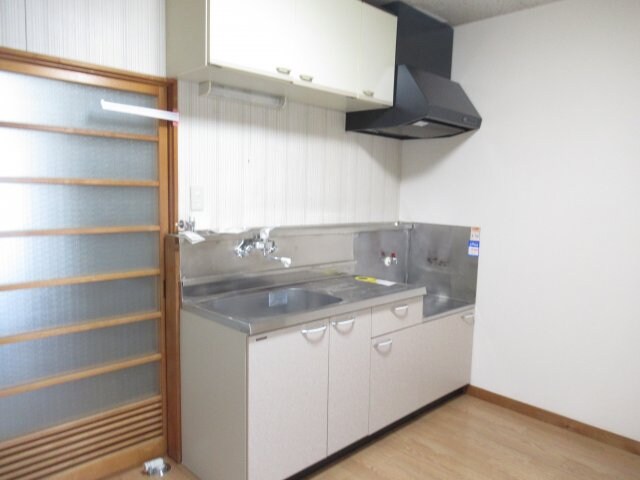 物件内観写真4　(コンパクトなキッチンで掃除もラクラク)