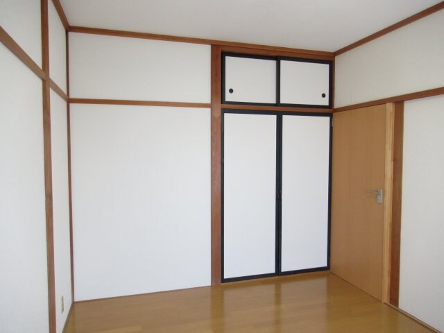 物件内観写真10　(使い勝手のいい洋室です)