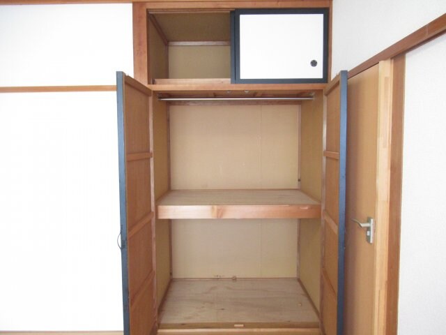 物件内観写真11　(便利な収納スペースです)