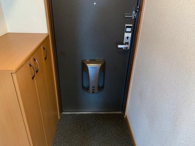 物件内観写真3　(玄関)
