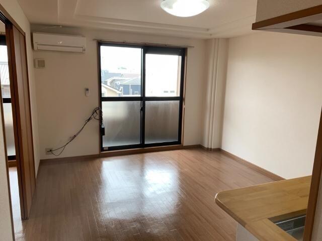 物件内観写真4　(リビング)