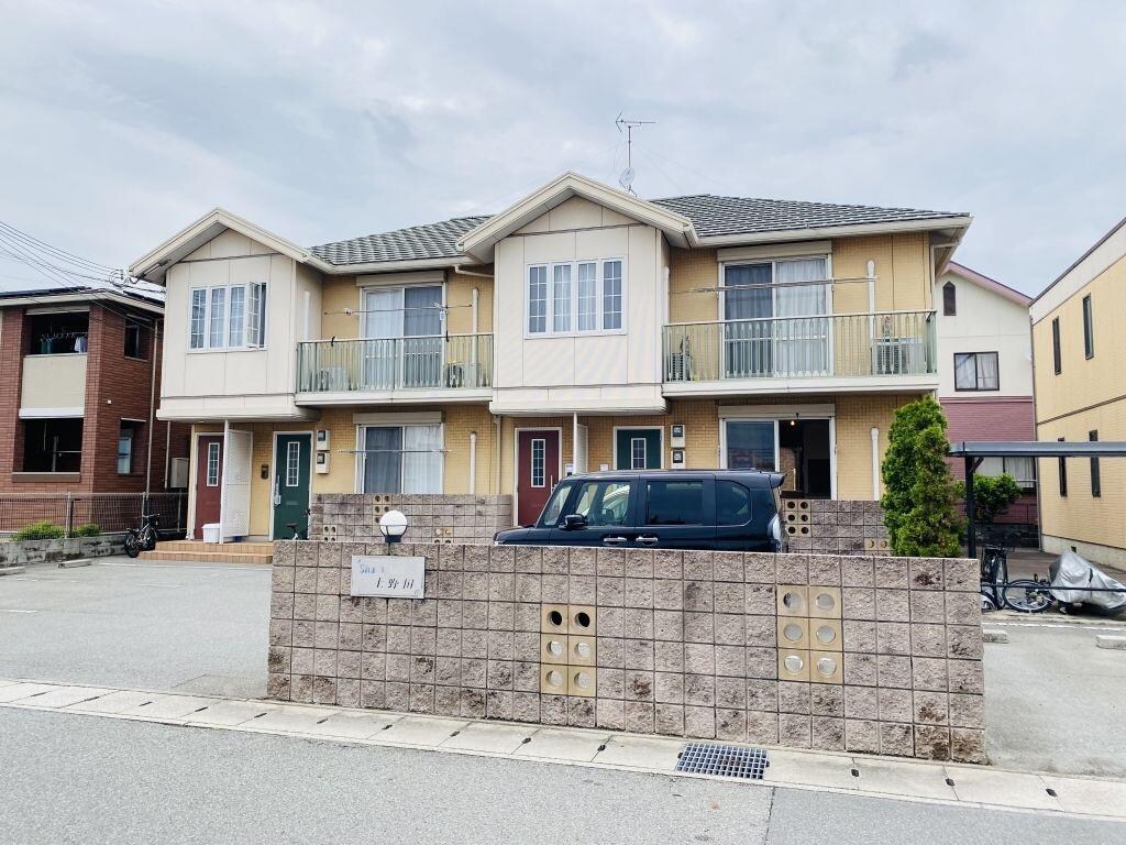 物件外観写真1　(市川ランプ近くでお出かけに便利な立地です。)