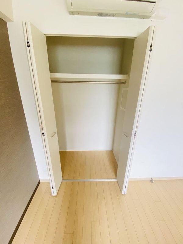 収納(寝室の収納です。収納ボックスなども入ります。)