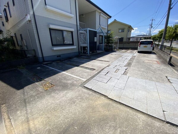 駐車場・駐輪場
