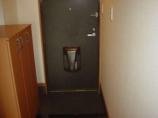 物件内観写真3　(玄関)