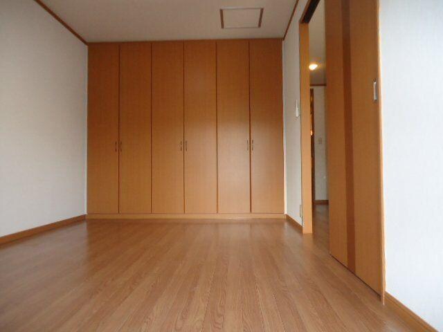 物件内観写真6　(6.2帖のリビング横洋室)