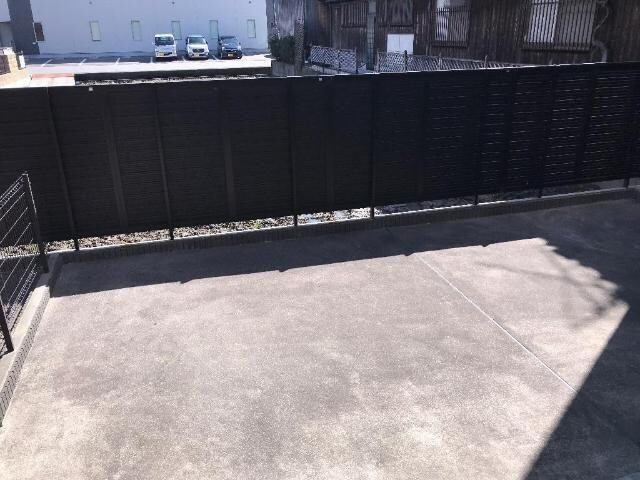 物件内観写真13　(広々した専用庭)