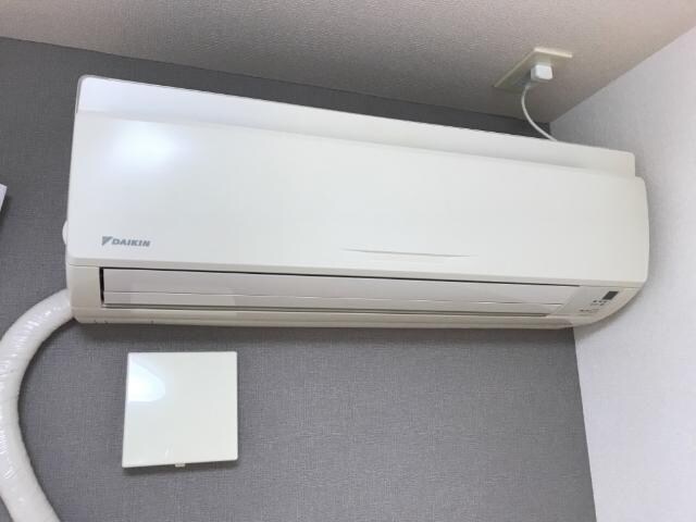 物件内観写真14　(洋室にもエアコン付き（サービス品）)