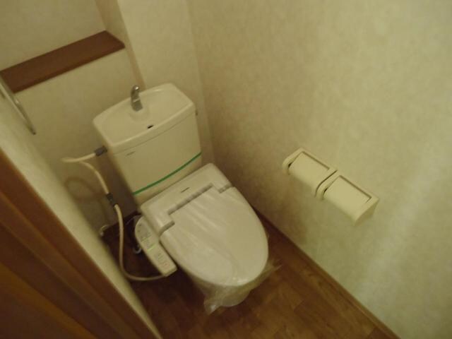 物件内観写真6　(シャワー付トイレ)