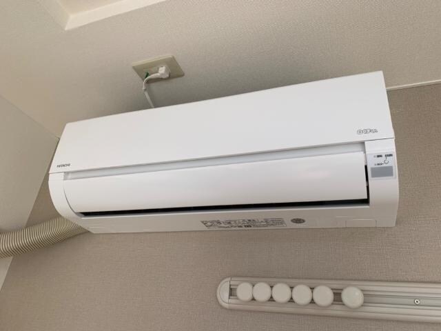 物件内観写真8　(引き出し＆上棚付のクローゼット)