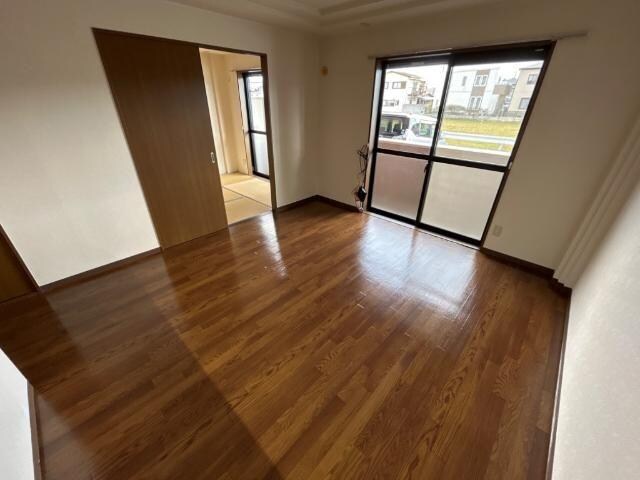 物件内観写真4　(リビング)