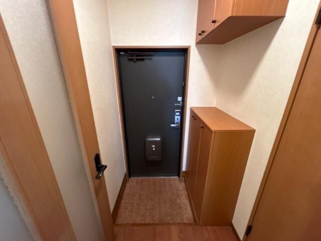 物件内観写真2　(玄関)