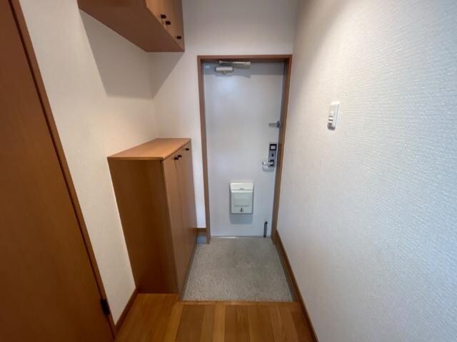 物件内観写真2　(玄関)