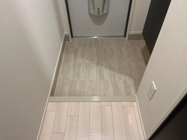 物件内観写真3　(玄関)