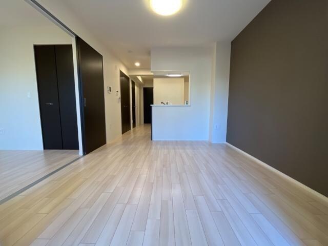 物件内観写真4　(リビング)