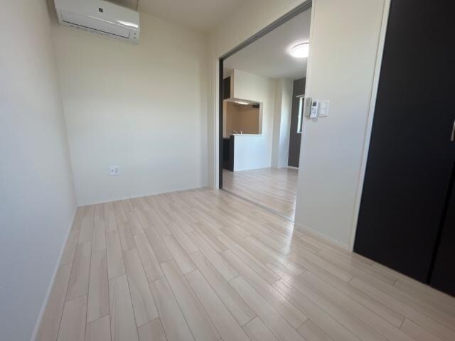 物件内観写真5　(洋室)