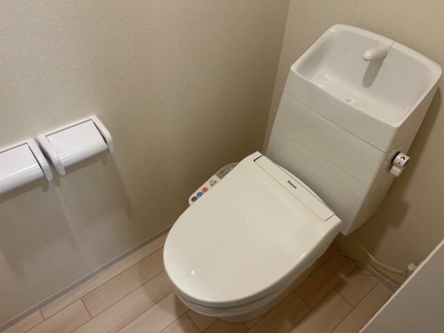 物件内観写真7　(シャワー付トイレ)