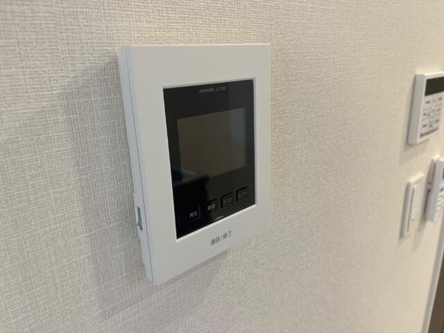 物件内観写真11　(カメラ付インターホン)