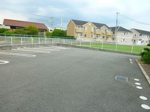 駐車場・駐輪場