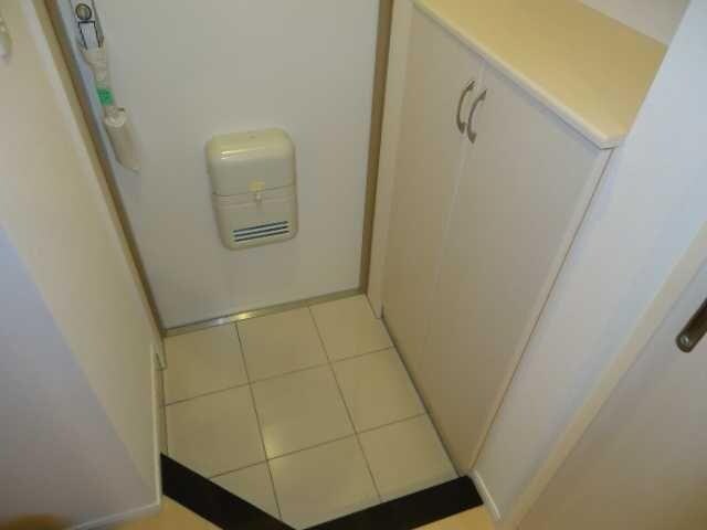 物件内観写真2　(玄関)