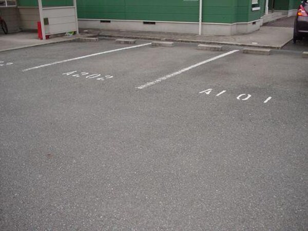 駐車場・駐輪場