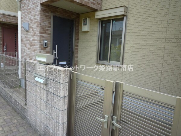 建物設備(1戸に門扉ついてます。)