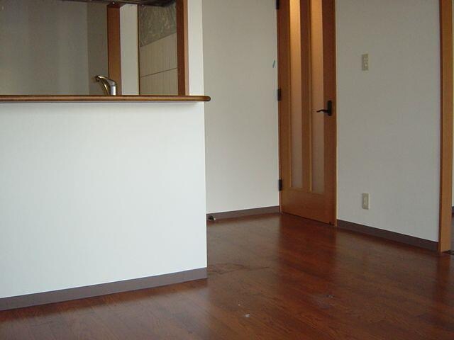 物件内観写真4　(リビング)