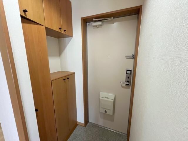 物件内観写真3　(玄関)