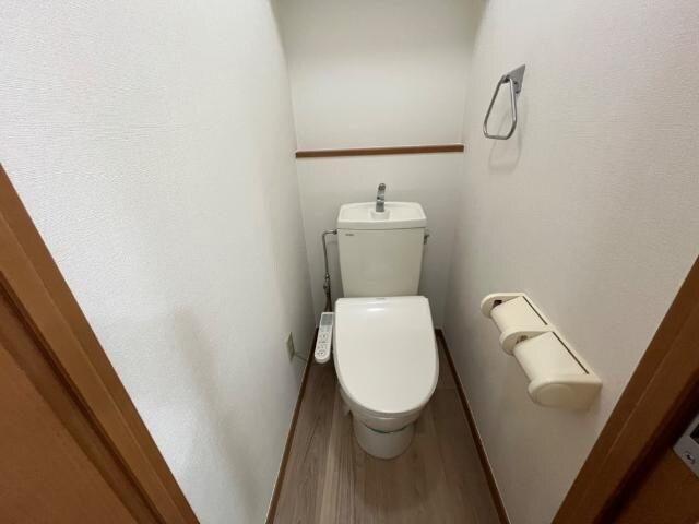 物件内観写真9　(シャワー付トイレ)