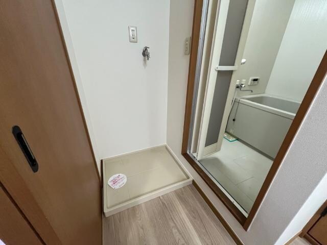 物件内観写真16　(洗濯機置場)