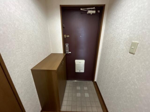 物件内観写真2　(玄関)