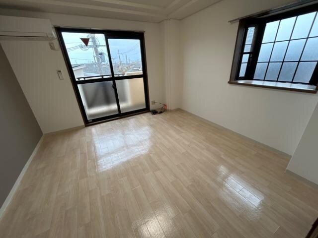 物件内観写真3　(洋室)