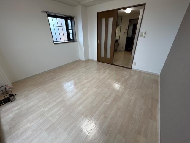 物件内観写真4　(洋室)