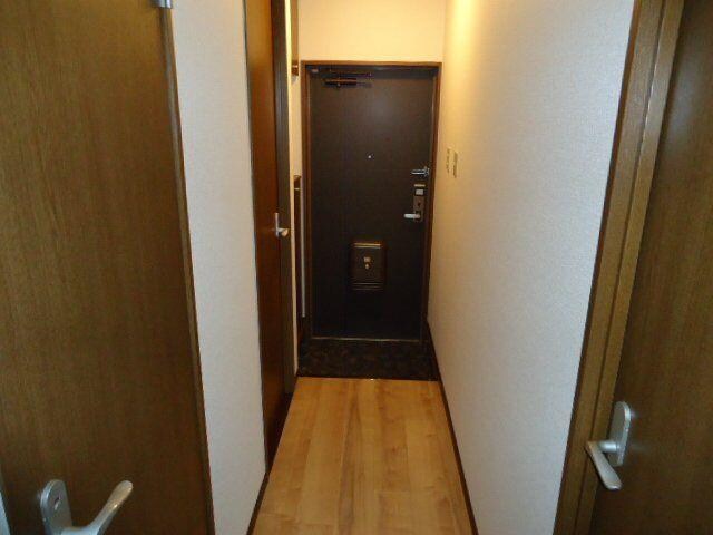 物件内観写真2　(玄関)