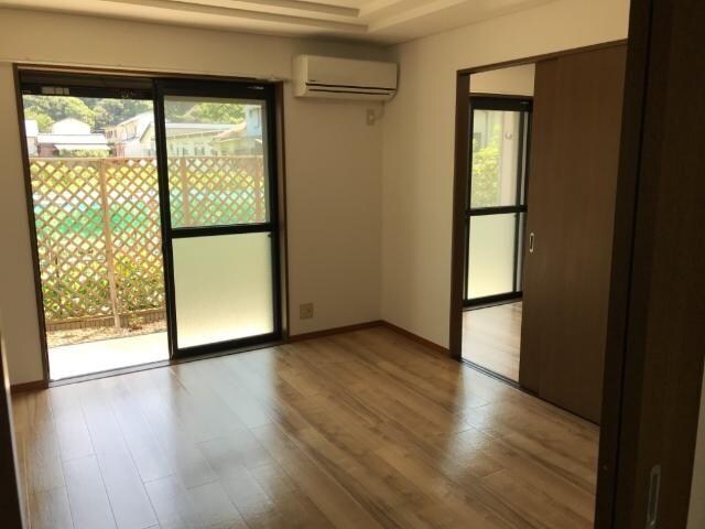 物件内観写真3　(リビング)