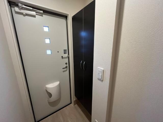 物件内観写真2　(玄関)